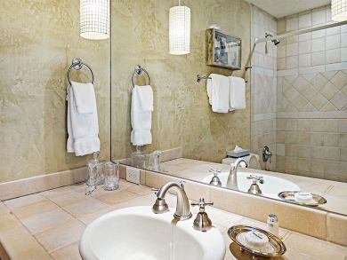 Luxury Ski Townhome Just a Short Walk to Ski Lifts.
